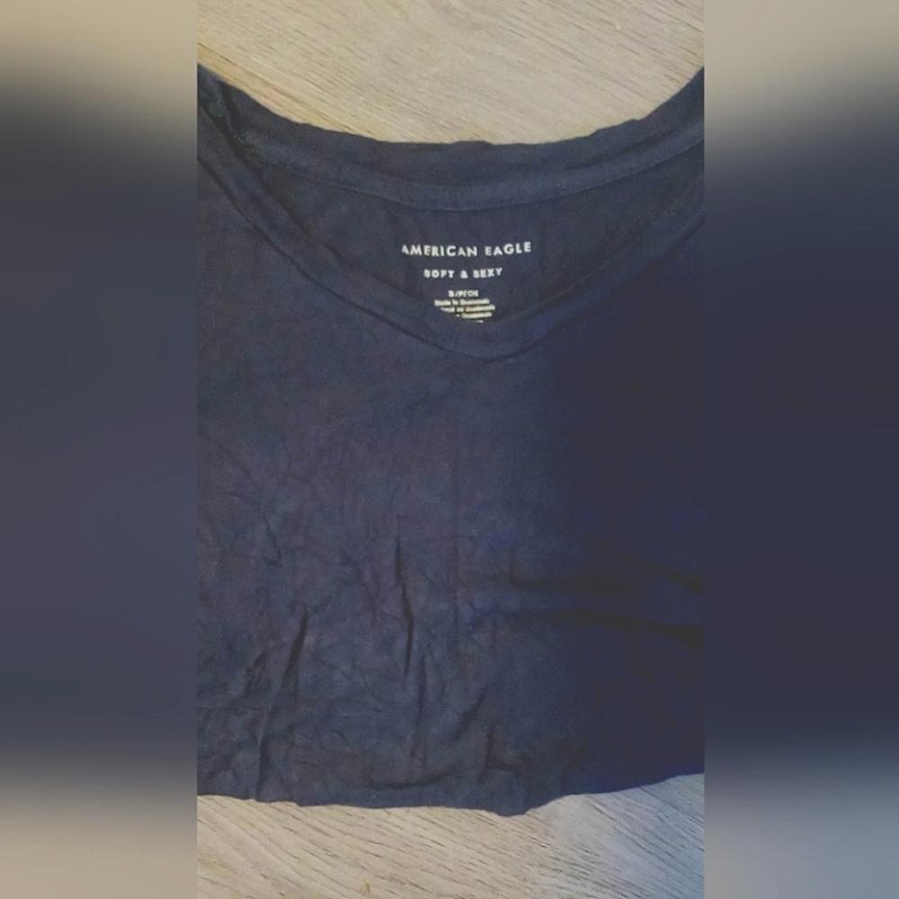 Very soft American eagle Vneck T-shirt size small can fit medium